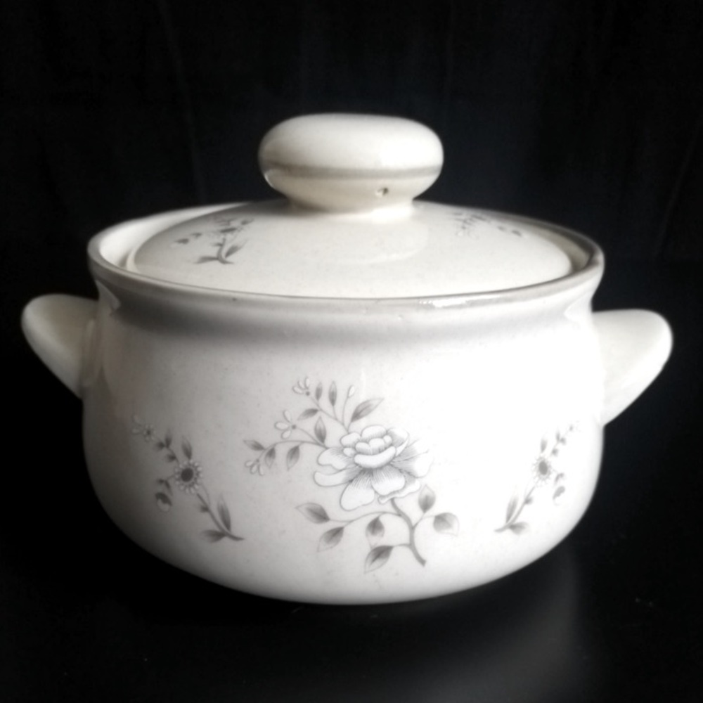 Vintage Southampton Stoneware Collection Dish with Lid.